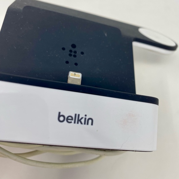 Belkin PowerHouse™ 2-in-1 iPhone & Apple Watch Charging Dock, White - Picture 7 of 7